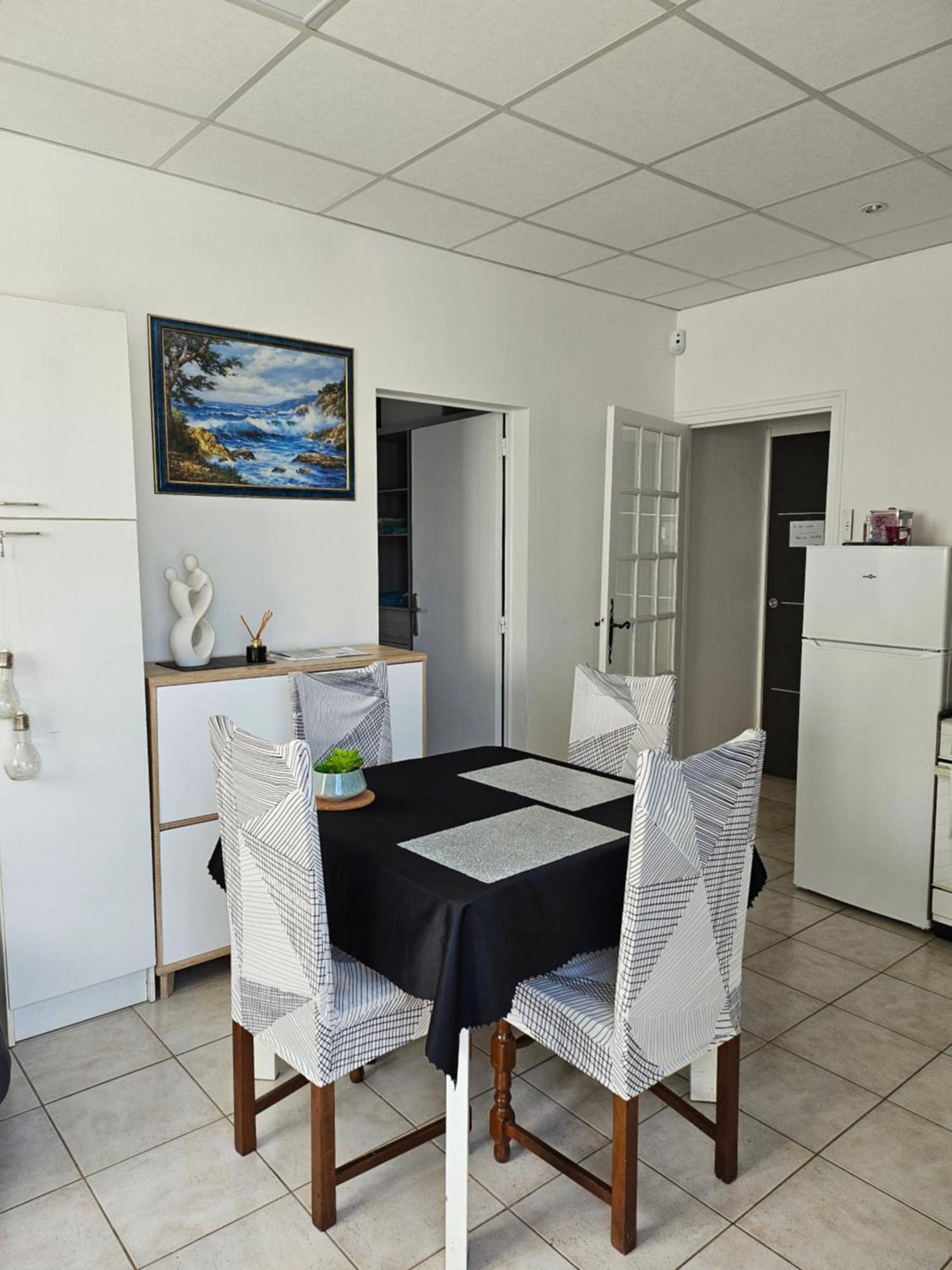 Logement Independant Chez L'Habitant Vouille  Exterior photo